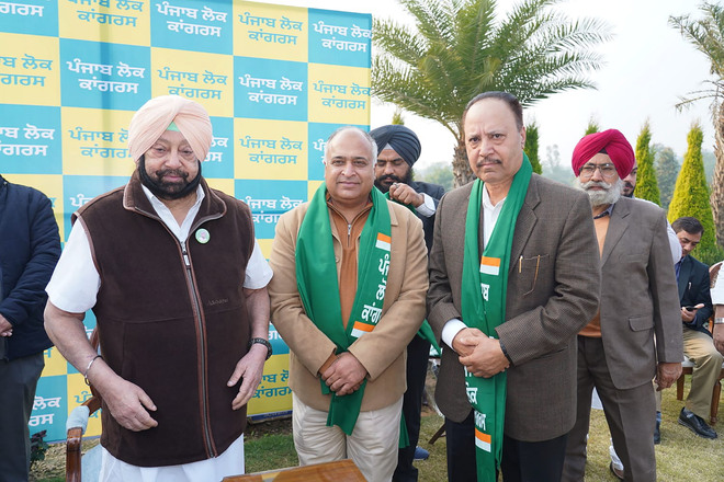 Former MP, 4 ex-legislators join Captain Amarinder's Punjab Lok Congress
