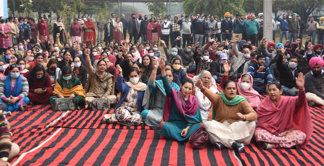 PAU, GADVASU teachers take out protest rally in Ludhiana
