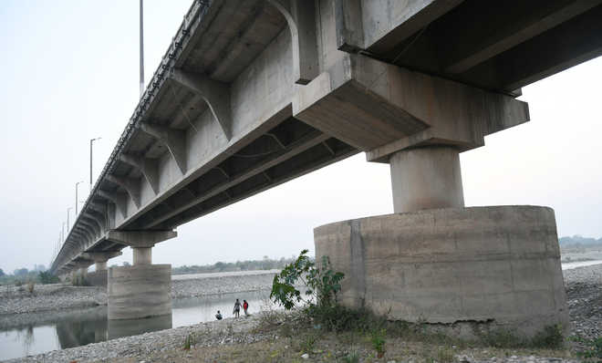 4-hour ordeal for commuters on Sutlej bridge