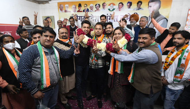 Chandigarh BJYM leaders, workers switch loyalty, join Congress