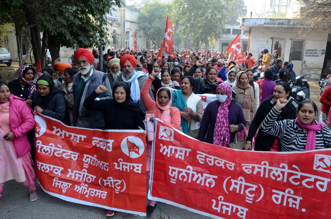 ASHA workers protest outside Punjab Deputy CM's house in Amritsar for hike in wages