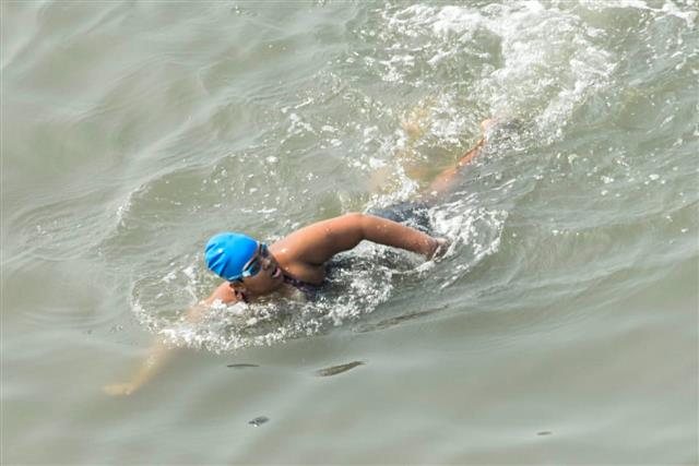 12-year-old autistic girl swims world-record 36 km in Arabian Sea