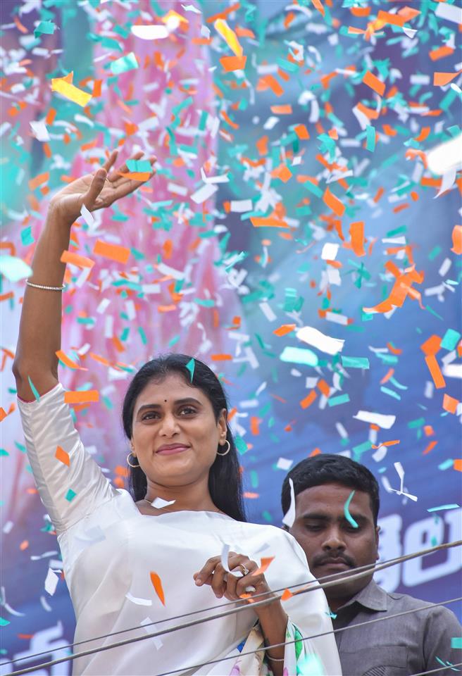 Andhra CM Jagan’s sister hints at floating new political outfit in Telangana