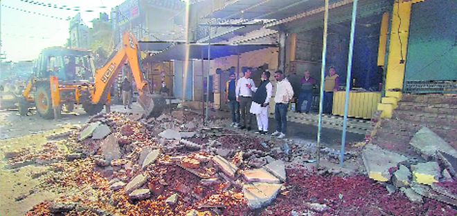 Municipal Corporation razes illegal structures at Nabha Gate in Patiala