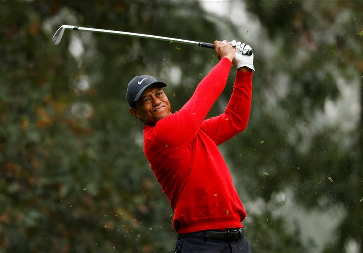 Golf great Tiger Woods suffers serious leg injuries in car crash