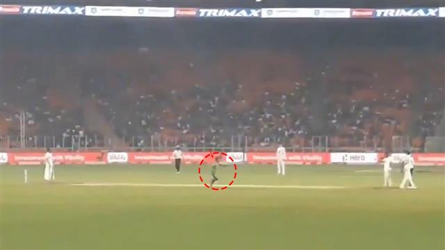 Watch fan breaches security to meet Virat Kohli during Ahmedabad Test