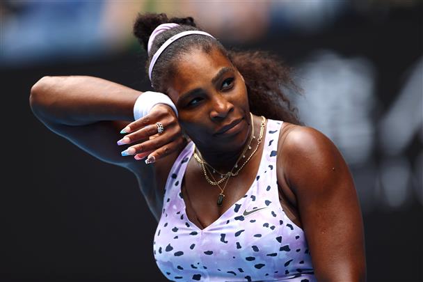 Serena Williams shrugs off shoulder issue, 'relaxed' about Slam record bid