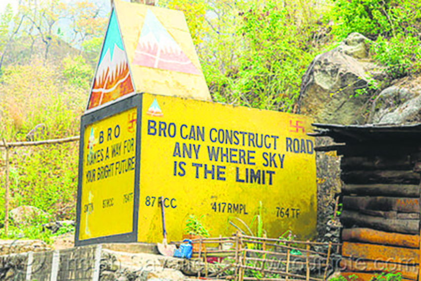 Amid LAC deployments, parliamentary panel flags delays in border road construction