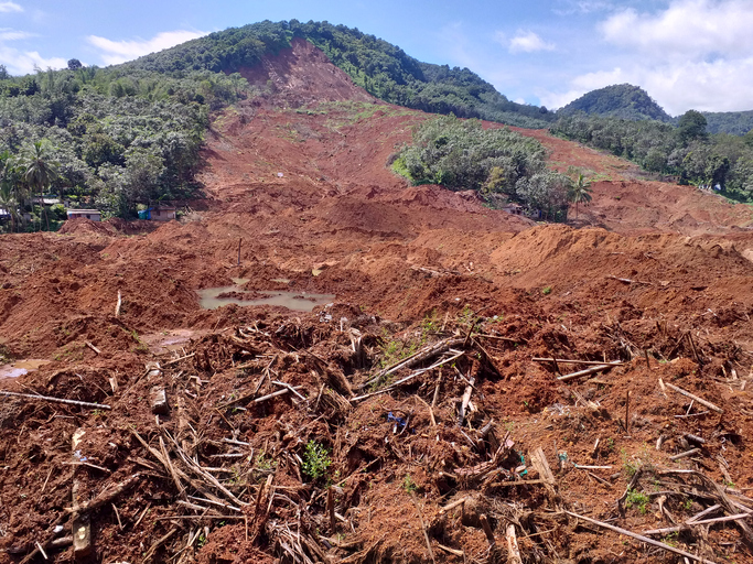 Indonesia landslide kills 10