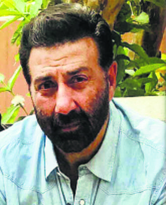 Sunny Deol, Congress ministers spar over NSG centre project