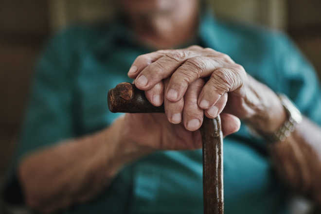 Midlife loneliness may up dementia, Alzheimer's risk