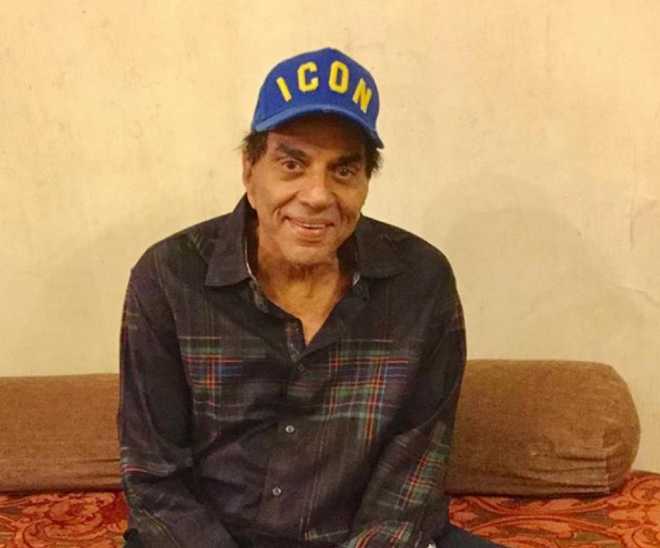 'Main...sehta aya', reads Dharmendra's latest tweet; fans left concerned