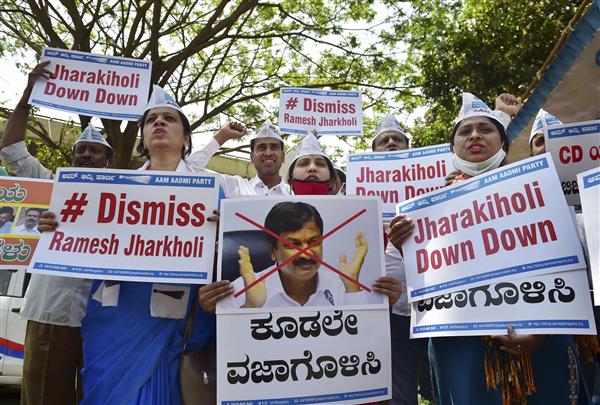 Social activist to withdraw complaint of sexual harassment against Ex-Karnataka Minister