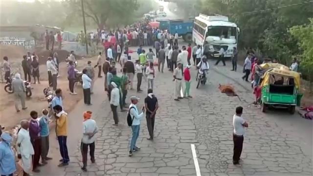 12 women die in auto-bus collision in MP