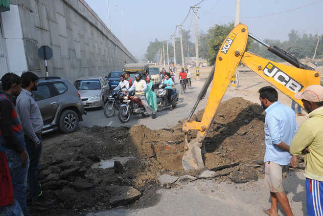 SC notice to Centre on a PIL seeking mandatory common utility duct in road construction plans