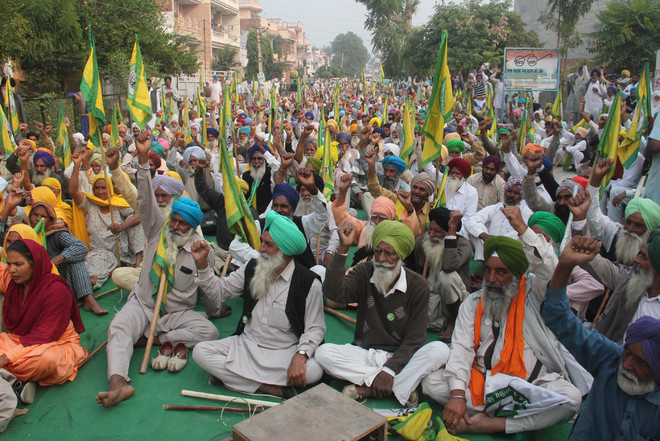 Farmers gherao BJP leader Surjit Jyani in Bathinda; demand repeal of agri-laws