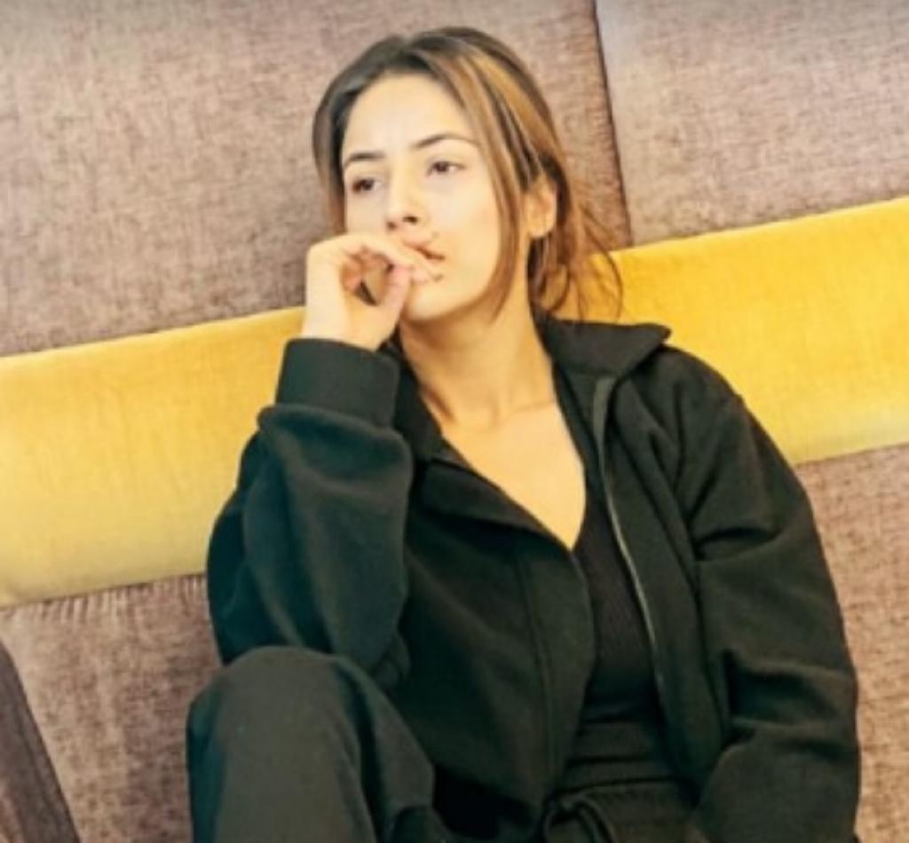 Shehnaaz Gill is lost in deep thought in these all-black outfit pictures; check it out