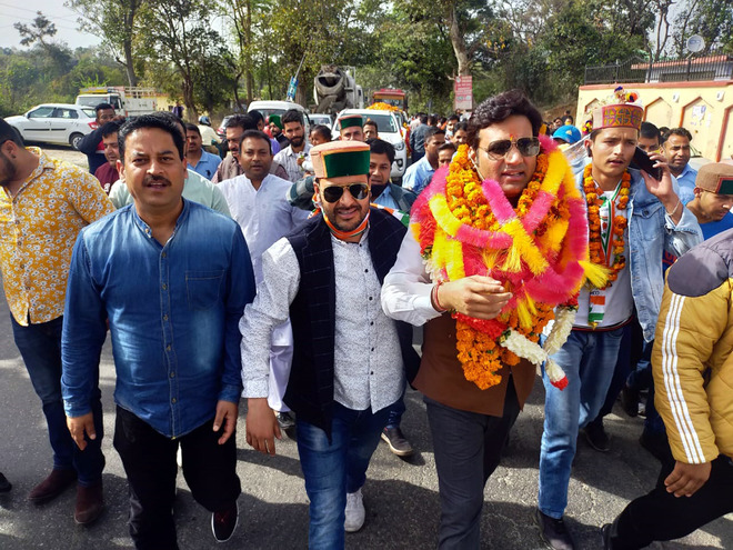 AICC secy Raghubir Singh Bali gets rousing welcome in Kangra