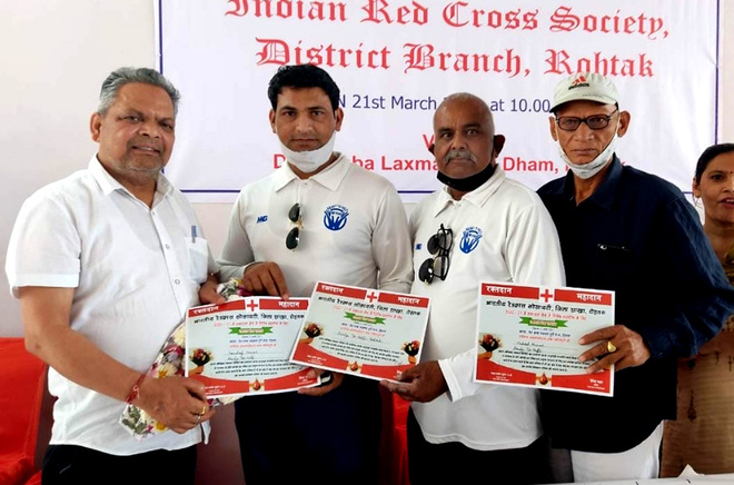 Social outfits awarded for blood donation