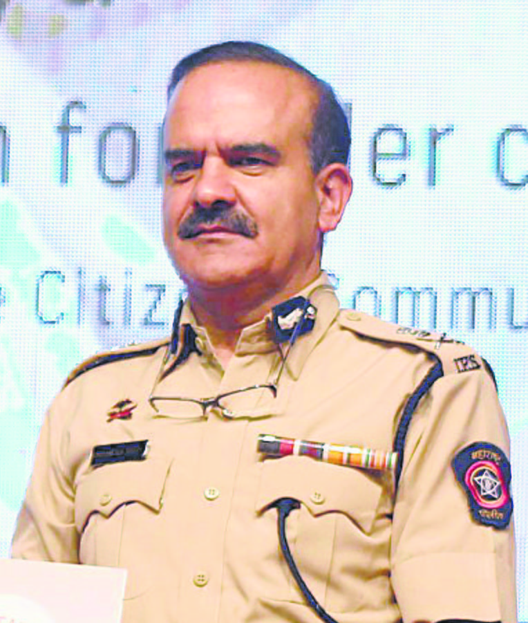 Mumbai top cop shunted out