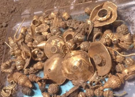 Gold, silver believed to be from Kakatiya dynasty found in Telangana village