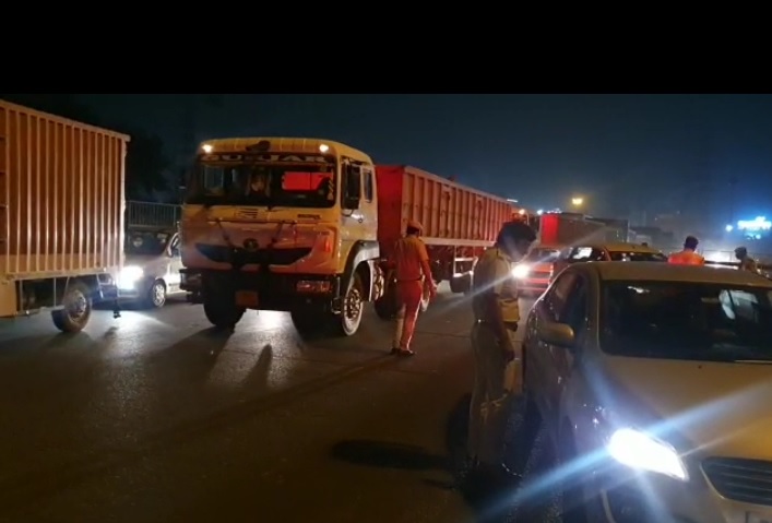 Night curfew in Delhi leaves Sarhaul border clogged
