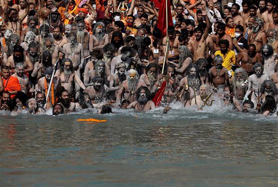 Shahi snan in Haridwar: Lakhs ignore Covid concerns to take hold dip