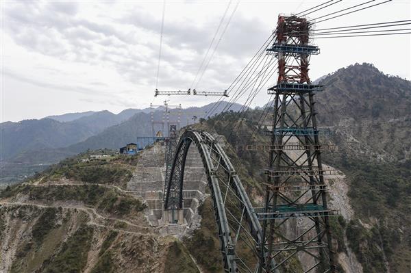Arch of world’s highest railway bridge on Chenab river in J-K completed (interesting technical details) 2021_4$largeimg_1652103493