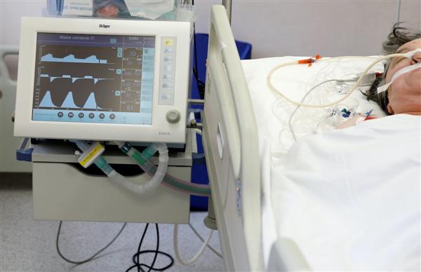 Indians flood social media urging for ventilator beds, plasma