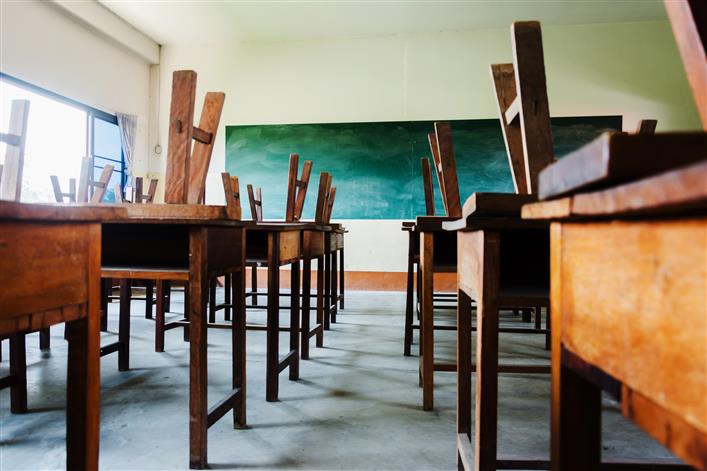 Ontario schools suspend in-person learning as Covid-19 cases soar
