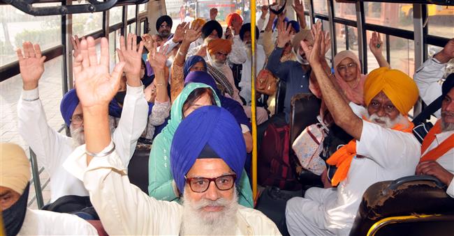 ‘Jatha’ comprising 815 pilgrims reaches Pakistan for Baisakhi