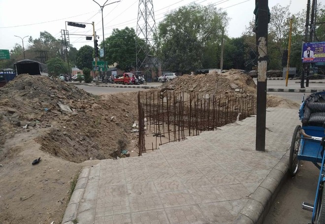 Dug-up traffic island poses threat to commuters’ lives in Ludhiana