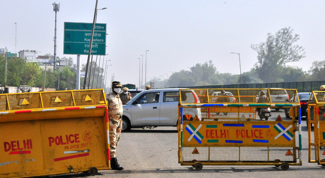 Delhi weekend curfew spells chaos at Gurugram border