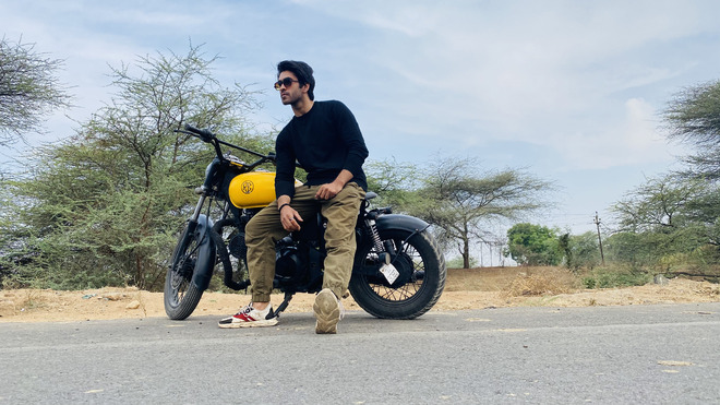 Manish Verma on his bike expedition from Mumbai to Delhi