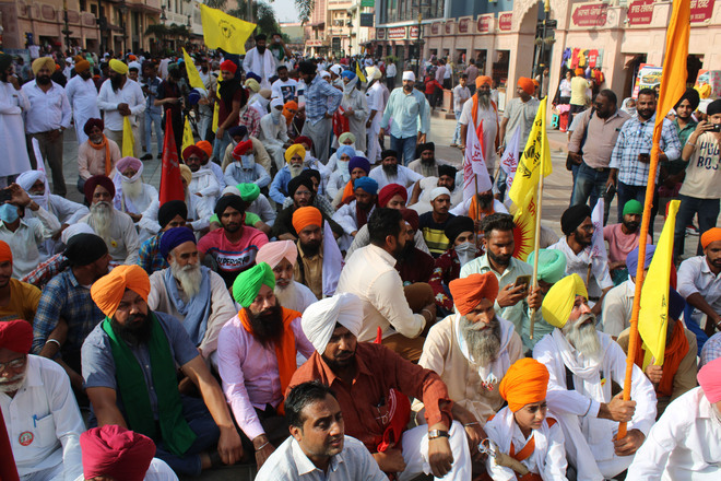 Farmers pay tributes to Jallianwala Bagh martyrs