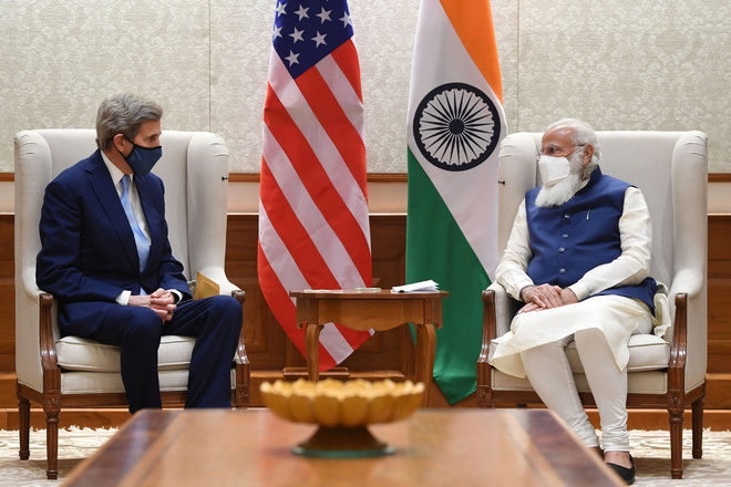 John Kerry calls on Prime Minister Narendra Modi