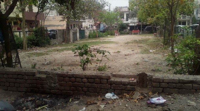 Housing Board park lies in state of neglect in Ambala