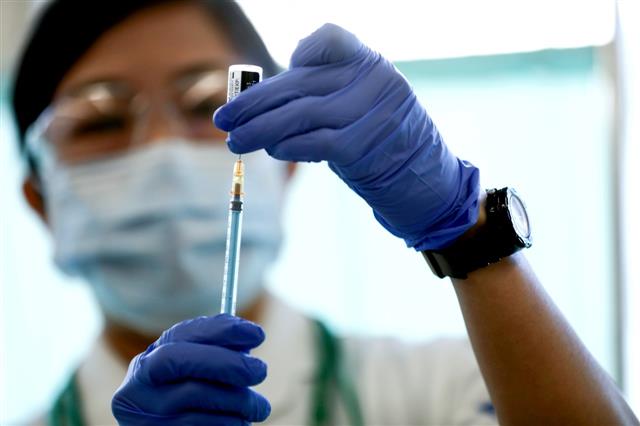 Japan S Coronavirus Vaccine Booking System Crashes