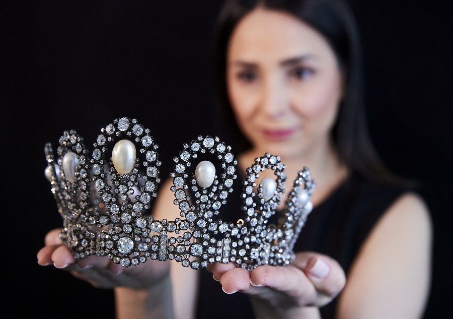 Italian tiara, Kashmir sapphire to feature at Sotheby's auction