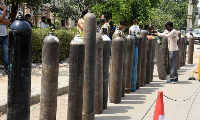 Cylinder waali bitiya: Shahjahanpur's daughter who helps everyone with oxygen