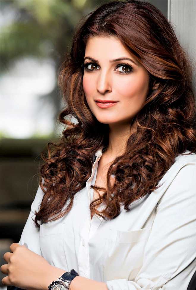 Twinkle Khanna lauds Hrithik Roshan for doing his bit towards COVID relief