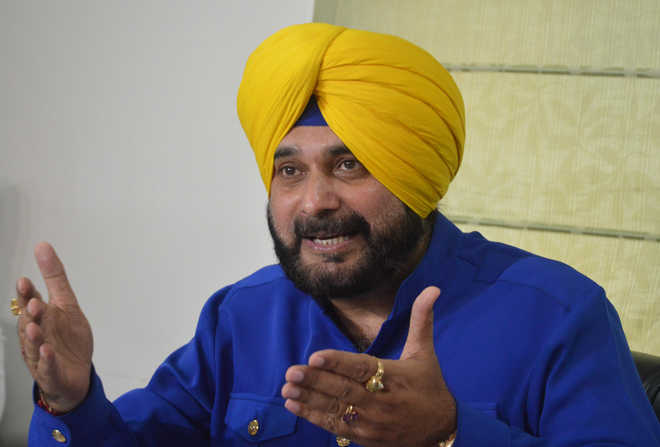 Navjot Singh Sidhu alleges Badal family running the show in Punjab