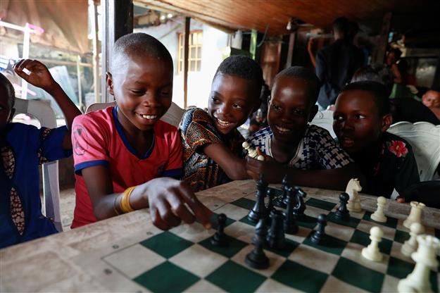 Children learn chess to seek escape from Nigeria's slums