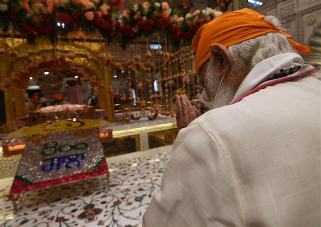 PM Narendra Modi visited Gurdwara Sis Ganj Sahib in Delhi on the occasion of 400th Prakash Purab of Sri Guru Teg Bahadur Ji.