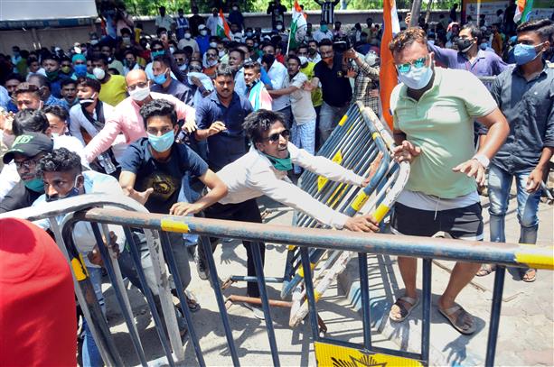 Protests erupt across Bengal after arrest of TMC leaders in Narada sting case