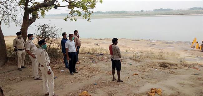 Dead bodies found buried on banks of Ganga in UP's Unnao; panic among locals