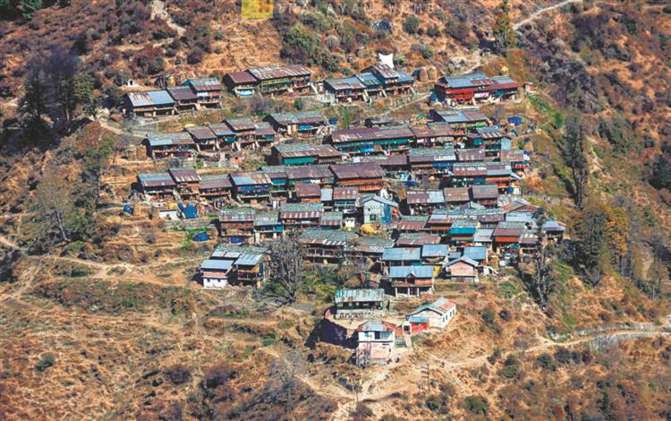30 Covid cases, locals block entry to five Himachal villages
