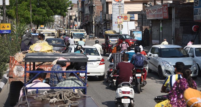 Huge rush on Ludhiana roads as curfew norms go for a toss