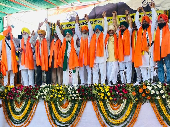 Protesting farmer leaders recall heroics of 9th Guru