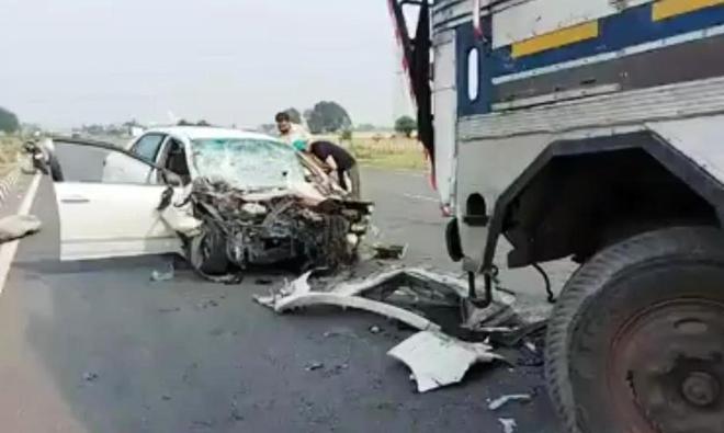 3 killed in car-truck collision